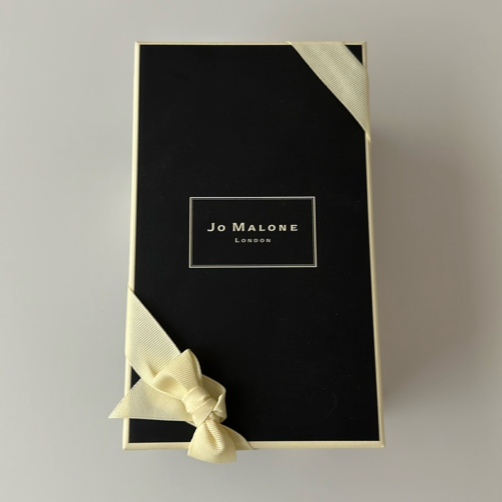 Jo Malone - box with bow